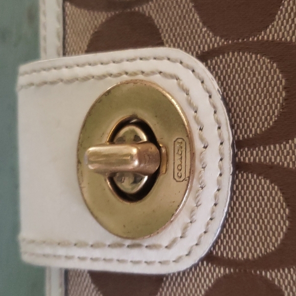 Coach Monogram Twist Lock Clutch Wallet - Picture 2 of 8